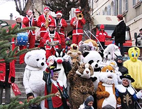 Fanfare - peña, Animation échasse, Parade peluche géante, Atelier maquillage, Structure sur ballons, Animations marché de Noël, Atelier barbe à papa, Des jeux pour les enfants avec cadeaux à gagne